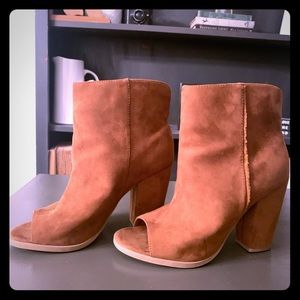 DV Booties